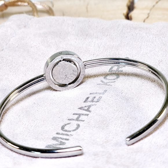 MICHAEL KORS PAVÉ SILVER TONE BANGLE BRACELETS. LOT OF 3. - Picture 4 of 11